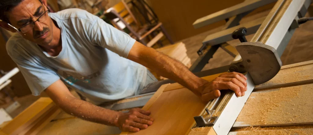 Cómo reducir los riesgos de salud, seguridad y medio ambiente en la industria del mueble